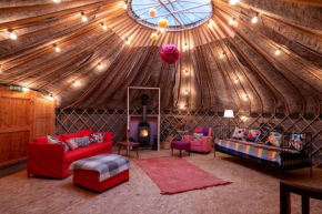 Giant Yurt Sleeping 8 with Spa, Catering, Walled Gardens, Nature Reserve, Free Parking